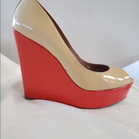 VINCE CUMOTO Cream & Orange High Heel Platform - Picture 4 of 8